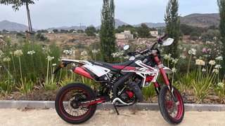 Rieju MRT TROPHY 2.0  Supermotard Roja y Blanca