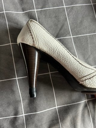 Tacones Peep Toe Blancos