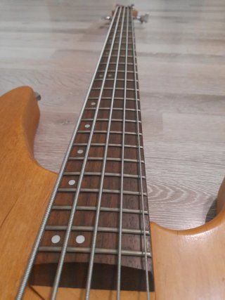 Bajo Eléctrico Washburn XB 500 5 Cuerdas