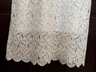 Vestido boho blanco encaje con espalda de flecos