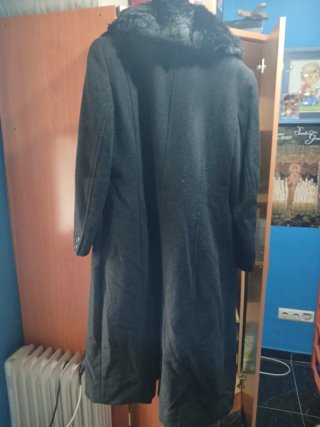 Abrigo OTTO & CO. Negro con cuello de pelo