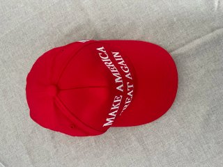 Gorra MAGA + Pulsera y Pegatinas