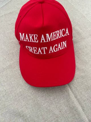 Gorra MAGA + Pulsera y Pegatinas
