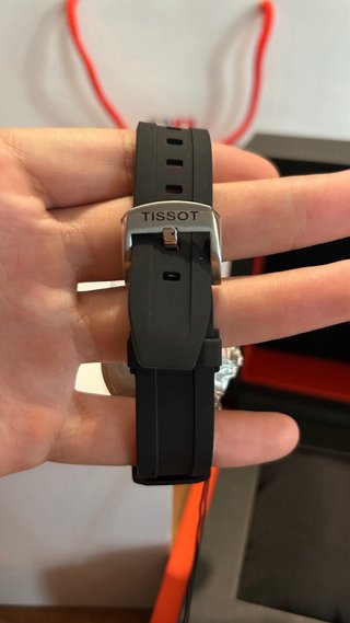 Tissot Seastar 1000 Negro/Oro Correa Caucho 40mm