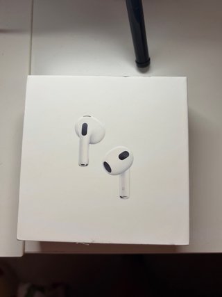 AirPods 3ª Gen con Estuche Carga Lightning