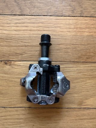 Pedal izquierdo shimano 540