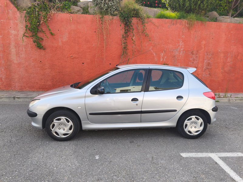Peugeot 206 - foto 1