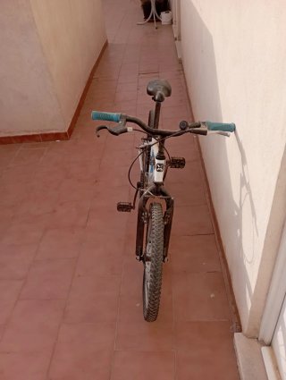Bicicleta BMX infantil blanca