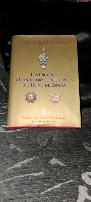 Libro Las órdenes y condecoraciones civiles...