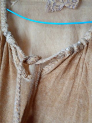 Pantalones mostaza con paneles