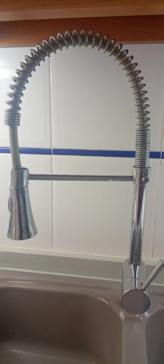 Campana extractora y grifo