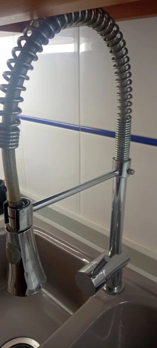 Campana extractora y grifo