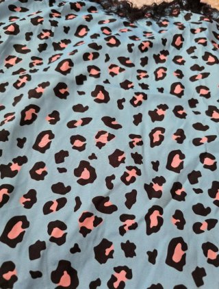Camiseta Lencera Animal Print Azul y Rosa