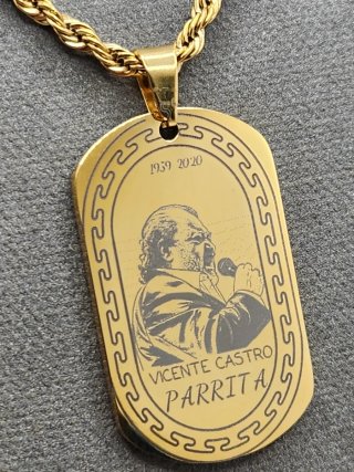 Medalla Parrita Acero Quirúrgico Chapado Oro