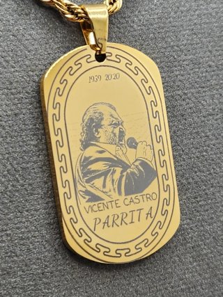 Medalla Parrita Acero Quirúrgico Chapado Oro
