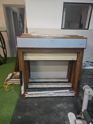 Ventanas con persianas PVC sin usar