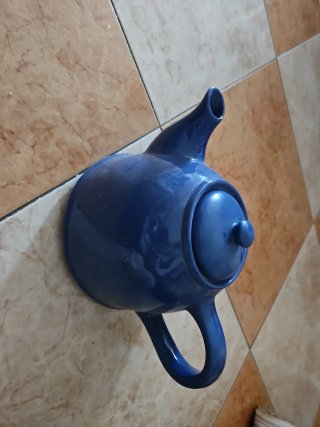 Tetera azul de cerámica