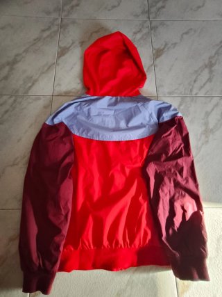 Chaqueta Nike Deportiva Roja y Gris