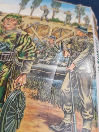 Lotto di 7 scatole Revell Soldati WWII Scala 1/72