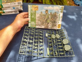 Lotto di 7 scatole Revell Soldati WWII Scala 1/72