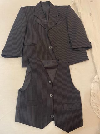 Traje de chaqueta y chaleco negro