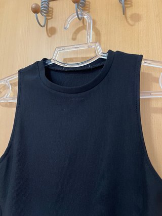 Vestido negro Pull&Bear con cortes