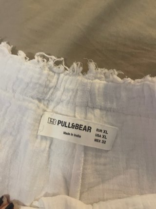 Falda blanca Pull and Bear
