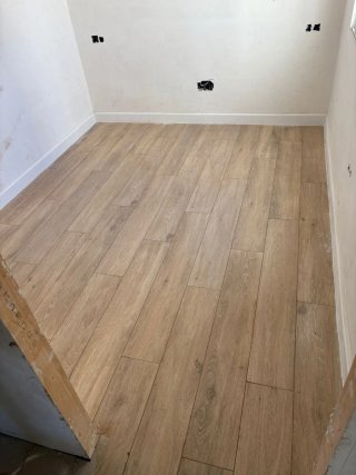 Suelo porcelánico imitación madera