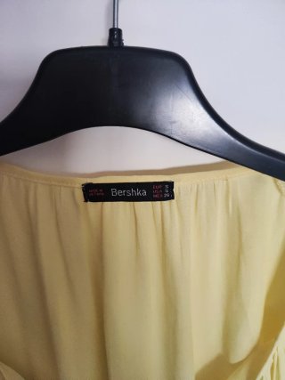 Blusa Bershka amarilla manga larga