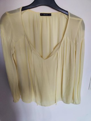 Blusa Bershka amarilla manga larga