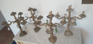 Antiguos candelabros de bronce