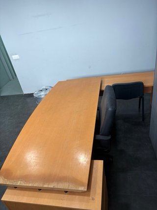 Mesa de despacho de oficina de madera