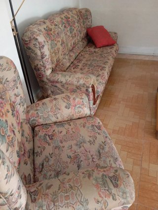 Sofá cama con funda estampada