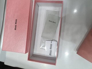 Gafas nuevas con etiqueta