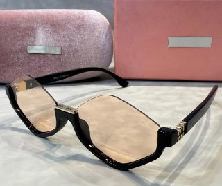 Gafas nuevas con etiqueta