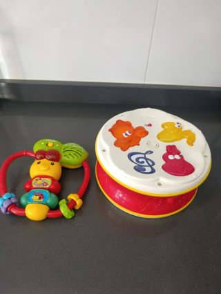 Bañera bebé con patas naranja. Regalo dos juguetes