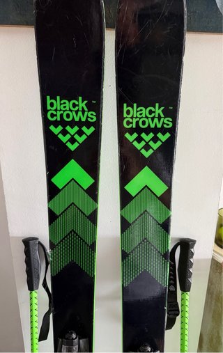 Esquís y bastones Black Crows
