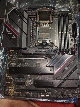 Placa Base ASUS ROG STRIX B650E-F GAMING WIFI