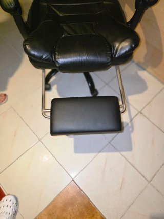 Silla de oficina ergonómica con reposapiés