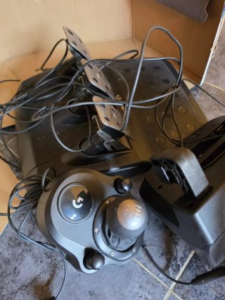 Volante Logitech G920 con Pedales
