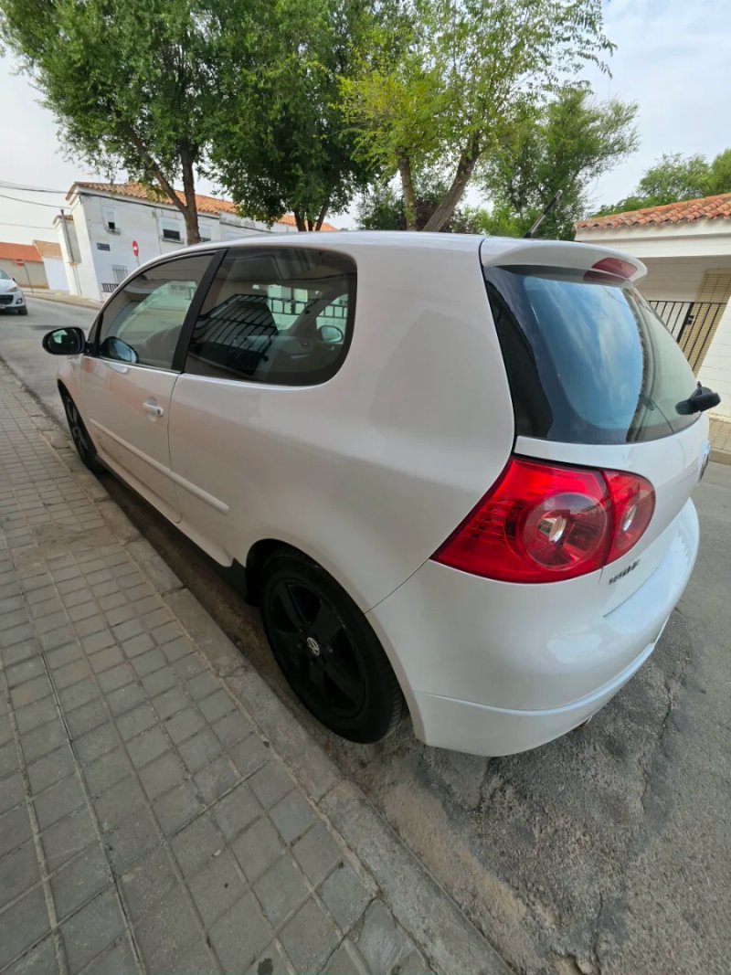 Volkswagen Golf 2008 - foto 1