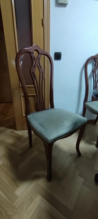 Mesa de comedor de madera con 6 sillas