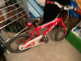 Bicicleta infantil roja