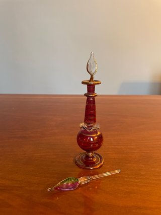 Antichità. Vaso con 2 tappi. Cristallo