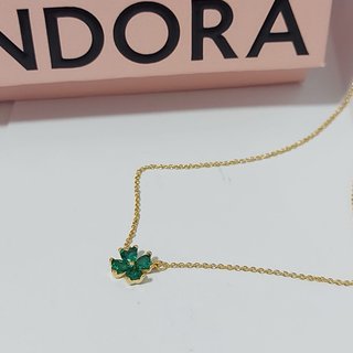Collar Pandora trébol