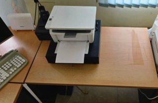 Mostrador de oficina de madera y plástico