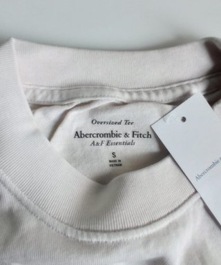 Camiseta Abercrombie & Fitch crema talla S