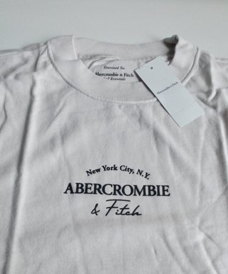 Camiseta Abercrombie & Fitch crema talla S