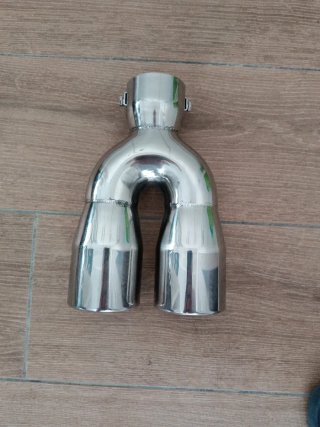Cola de escape doble coche