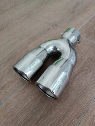 Cola de escape doble coche